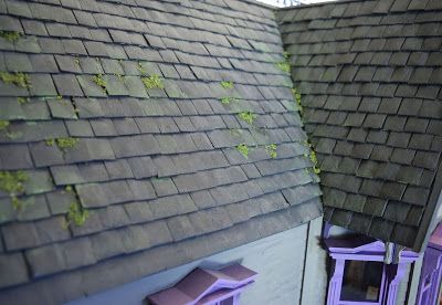 Dollhouse Roof Shingles, Dollhouse Roof, Slate Shingles, Dollhouse Furniture Tutorials, Shingle House, Wood Shingles, Roofing Diy, Mini Doll House, Dollhouse Projects