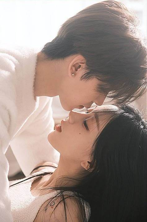 Asian Couple Kiss, Sweet Couple Aesthetic, Sweet Couple Kiss, Kissing Poses, Korean Couple Photoshoot, Home Decor Ideas Kitchen, Romantic Photoshoot, Couple Poses Reference, Cute Couples Cuddling