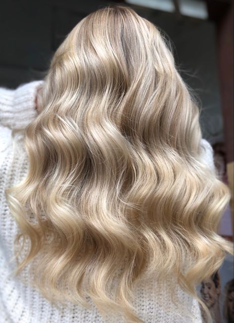 Blonde balayage hair dimensional trendy hairstyles 2021 Soft Blonde Hair, Blonde Ideas, Pearl Blonde, Dimensional Blonde, Soft Blonde, Hair Colours, Summer Hair Color, Natural Shades, Soft Summer