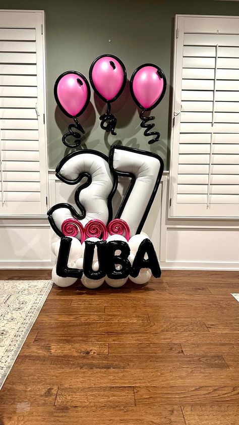 Victoria Dzierza | 🖤 Comic Balloons 🖤 Cartoon balloons, comic balloons, or 2D balloons? No matter what you want to call them they really do have a cool… | Instagram Gaming Balloon Bouquet, Gf Presents, Birthday Balon, Movie Balloons, Fancy Balloons, Decorate Balloons, Birthday Balloon Ideas, Birthday Number Balloons, Character Balloons