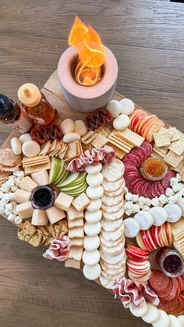 Samantha Bauchmann on Instagram: "SAVORY SMORES BOARD // the one trend you’ve gotta try this cozy season! Swapping out a sweet marshmallow for savory cheese; dare I say it’s better than the original 👀 full grocery list below! #smores #charcuterieboards #savory #partyideas #fallseason 

ITEMS USED: 
🧀 Mini Brie cheeses, mini baybel cheeses (original, Gouda and white cheddar), mini  Parmesan’s , Boursin bites 
🥩 prosciutto, Italian salami, pepper & herb salami, pepperoni 
🥖 club crackers, water crackers, rosemary crisps, petit toasts, pumpkin cranberry crisps 
🍎 red and green apple slices
🍯 hot honey, regular honey, strawberry blackberry and apricot preserves" Mini Thanksgiving Charcuterie Board, Charcuterie Board With Baked Brie, Fall Smores Charcuterie Board, Bonfire Charcuterie Board, Charcuterie Smores Board, Savory Smores Ideas, Savory Smores Campfire, Brie Smores, Savory Smores Board