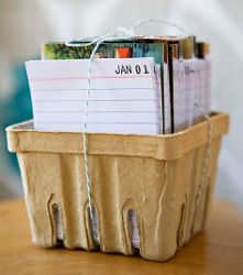 Write a note for each day this year and you'll have your own #timecapsule by December. So cool!  Love this #craft! Calendar Journal, Daily Calendar, Diy Calendar, Postcard Design, Design Sponge, Journal Design, Kirigami, Post Cards, Vintage Postcard