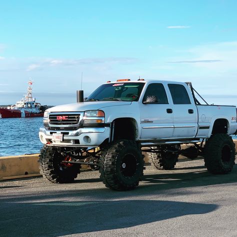 13” ORU lift SAS conversion with front leaf spring on 44x19.5R20 Boggers. Gmc 2500 Hd, Truck Builds, Lifted Gmc, Trucks Lifted, Gmc 2500, Hot Trucks, Trucks Lifted Diesel, Gmc Sierra 2500hd, Bike Room