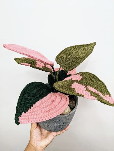 Crochet Plant Decor, Crochet Leaf Pillow, Crochet House Plants, Bathroom Decor Rental, Crochet Bouquets, Plant Crochet, Crochet Plants, Crochet Succulent, Crochet Garden