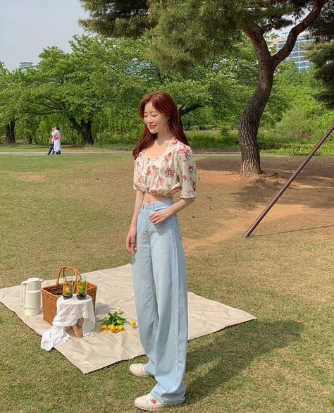 Picnic Outfit Ideas Casual, Aesthetic Outfits Y2k, Korean Casual Outfits, All Jeans, Korean Fashion Women, Korean Girl Fashion, Korean Fashion Trends, Ulzzang Fashion, Inspired Outfits