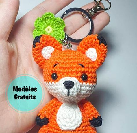 Porte-clés Renard Amigurumi PDF Patron au Crochet Gratuit Crochet Fox Pattern Free, Crochet Kangaroo, Giraffe Keychain, Fox Keychain, Cow Keychain, Amigurumi Fox Pattern, Fox Amigurumi, Keychain Patterns, Keychain Amigurumi