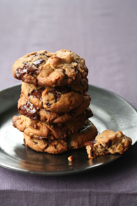 curtis stone peanut butter chocolate chunk cookie recipe Jacques Torres Chocolate Chip Cookies, Curtis Stone Recipes, Peanut Butter Cookies With Chocolate, Classic Chocolate Chip Cookies Recipe, Peanut Butter Biscuits, Toll House Chocolate Chip, Ultimate Chocolate Chip Cookie, Cookies With Chocolate, Curtis Stone