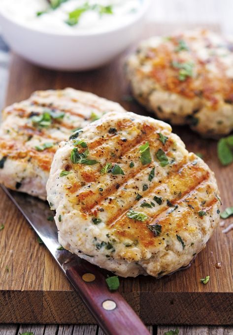 Turkey Feta Burgers, Greek Turkey, Greek Turkey Burgers, Lemon Salad, Turkey Burger Recipes, Resep Diet, Turkey Burger, Low Fodmap Diet, Low Fodmap Recipes