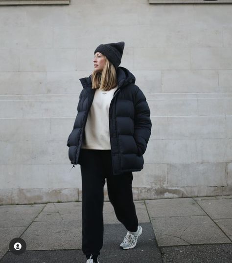 Black Puffer Outfit, Puffer Jacket Outfit Women, Puffer Jacket Outfit Black, Black Puffer Jacket Outfit, Black Puffer Jacket Women, Alexis Foreman, Puffer Outfit, Puffer Jacket Outfit, Jacket Outfit Women