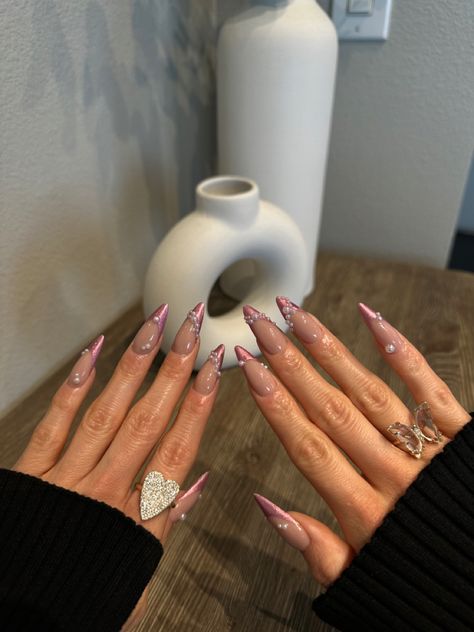 French Almond Nails Design, Pearl Wedding Nails, Pink Chrome French, French Almond Nails, Vogue Nails, French Almond, Chrome French, Nails Oval, Makeup Nails Designs