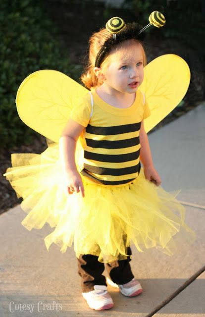 DIY Bee Costume (Big Kid Tee into Toddler Tee) Diy Bee Costume, Bee Costume Diy, Diy Fantasia, Diy Bee, Amazing Halloween Costumes, Owl Costume, Animal Halloween Costumes, Bee Costume, Costume Tutorial