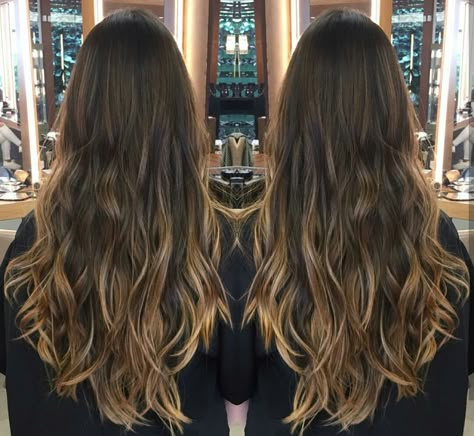 Highlights At Bottom Of Hair, Natural Brunette Balayage, Ombre Hair Color For Brunettes, Natural Brunette, Brown Hair Looks, Brunette Balayage, Brunette Hair With Highlights, Brunette Balayage Hair, Brown Hair Balayage