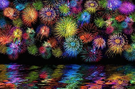 fireworks Colorful Fireworks, Fireworks Art, Creation Art, Art Tumblr, Scratch Art, 수채화 그림, Chalk Pastels, School Art Projects, Camping Art