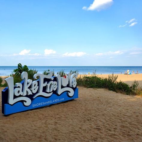 7 New Things to Do on a Shores & Islands Ohio Beach Day Ohio Beaches, Kelleys Island Ohio, Lake Erie Ohio, Kelleys Island, Lakeside Beach, Sand Volleyball Court, Sand Castles, Cedar Point, Gorgeous Scenery