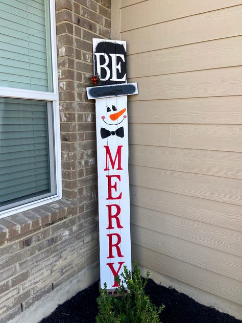 Be Merry Porch Sign, Merry Christmas Snowman, Couture Ideas, Snowman Sign, Board Signs, Country Christmas Decorations, Christmas Tree Crafts, Christmas Yard, Be Merry