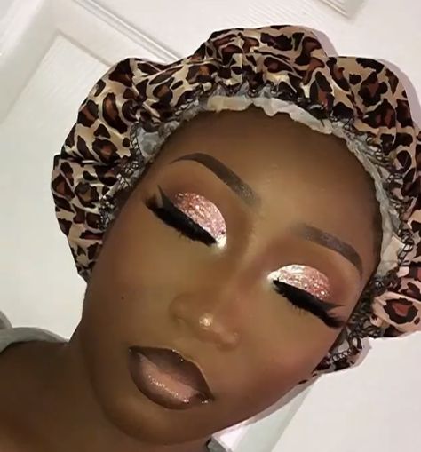 Makeup Looks Rose Gold, Black Queen Makeup, Gold Wedding Makeup, Prom 2k23, Makeup Dark Skin, Birthday Makeup Looks, Makeup Dark, Face Beat Makeup, Glitter Makeup Looks