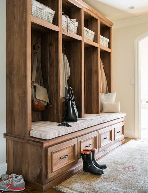 Wood Mudroom, Room Storage Diy, Mudroom Lockers, Mudroom Decor, Mudroom Laundry Room, Mud Room Storage, Mudroom Design, Rustic Bench, Photos Ideas