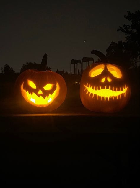 pumpkin carving, jack o lantern, fall activities, halloween, ideas, jackolantern faces Pumpkin Carving Inspo, Jack O Lantern Ideas, Jackolantern Ideas, Pumpkin Face Carving, Jack O Lanter, Gouache Ideas, Goofy Face, Halloween Things, Pumpkin Designs