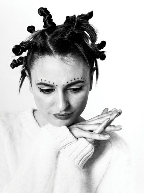 Illustrator Lynnie Zulu poses like Bjork in the November 2013 OBSESSION issue - Photography and styling by Lula Ososki - Hair by Ranelle Chapman - Make-up by Holly Silius Dystopian Art, Zulu, Up Girl, Halloween Face Makeup, Illustrator, Make Up, Hair Cuts, Dots, Magazine