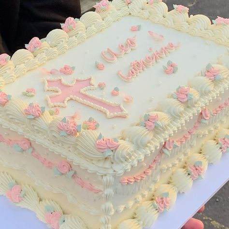 Zi Sweet on Instagram: “A sweet white and baby pink sheet cake 🎀🌸🤍 • • (Also the lighting really came through 😌)” Pink Sheet Cake, Baptism Sheet Cake, Baptism Cake Ideas, Baby Shower Sheet Cakes, Rectangle Cake, Christening Cakes, Pink Sheets, Pink Icing, Baby Dedication