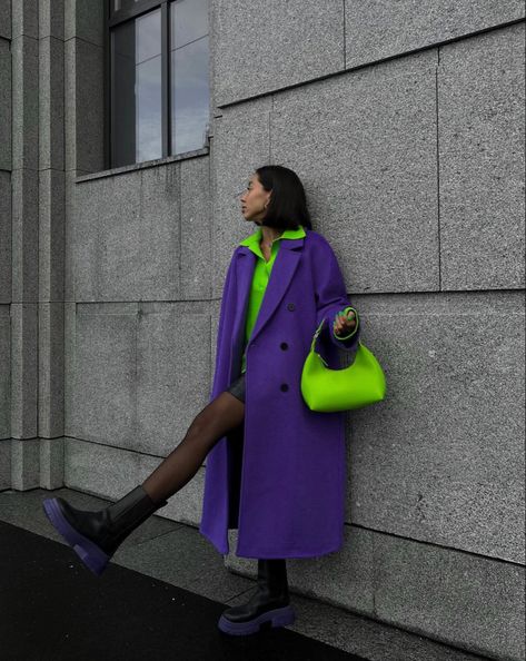 Black Dress Fashion, Black Chunky Boots, Glow Getter, Color Combos Outfit, Neon Bag, Combination Fashion, Sporty Chic, Colourful Outfits, Looks Style