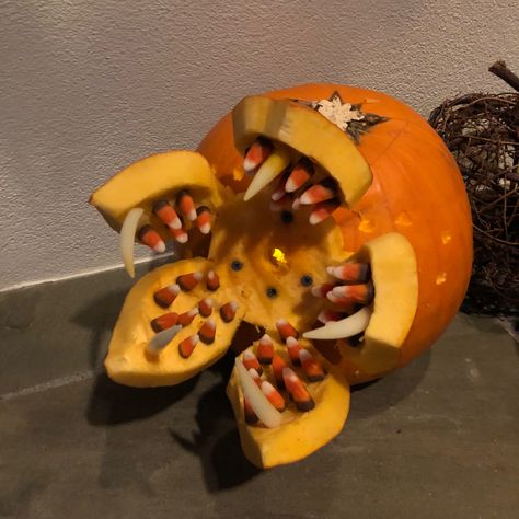 Demogorgon Pumpkin, Gremlin Pumpkin, Stranger Things Pumpkin, Demogorgon Stranger Things, Pumpkin Designs, Halloween Pumpkin Designs, Pumpkin Design, Halloween Pumpkin, Pumpkin Carving