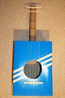 Instrumentos musicales reciclados guitarra 2 Guitar Craft, Tissue Box Crafts, Shoe Box Crafts, Instrument Craft, Guitar Crafts, Homemade Instruments, Diy Instruments, Music Crafts, Diy Musical Instruments