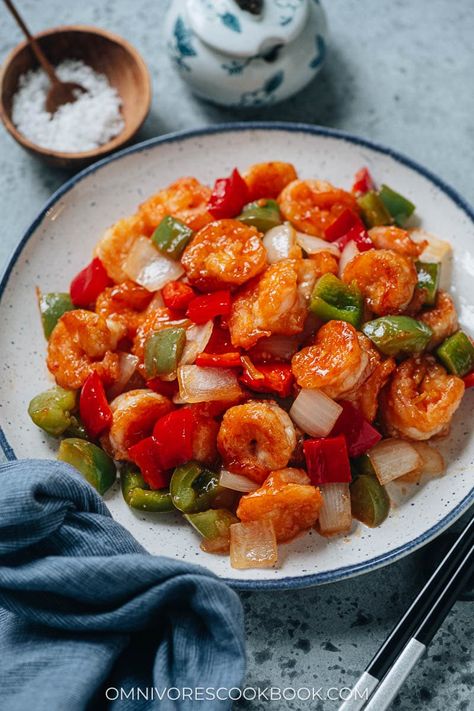 Sweet and sour shrimp is a colorful and satisfying main dish that your whole family will love! The crispy shrimp and crunchy peppers are brought together with a fragrant sweet and sour sauce. It’s easy to put together and tastes perfect over steamed rice for dinner. {Gluten-Free Adaptable} Sweet And Sour Shrimp Recipe, Sweet And Sour Shrimp, Rice For Dinner, Wonton Noodle Soup, One Pot Vegetarian, Chinese Bbq Pork, Walnut Shrimp, Crispy Shrimp, Shrimp And Broccoli