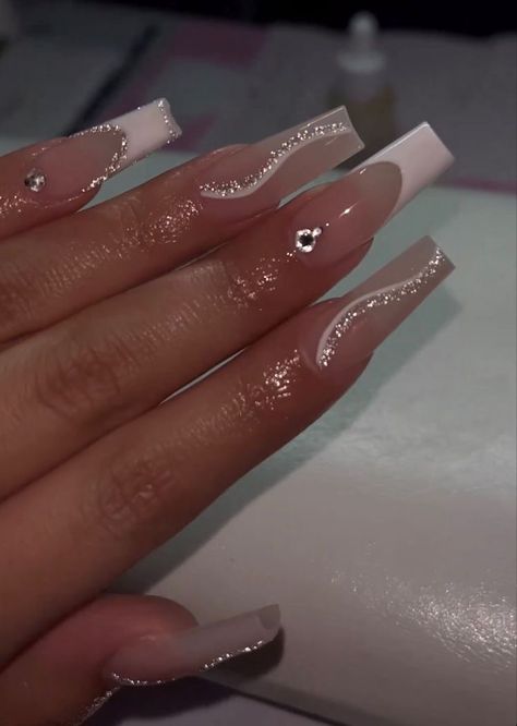 Minimal Birthday Nails, White Formal Nails, Formal Nails Prom, Acrylic Nails Fancy, White Bling Acrylic Nails, White Birthday Nails, Homecoming Nail Ideas, Dubai Nails, Simple Prom Nails