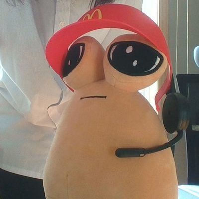 sad pou doll working at mcdonalds Silly Images, Silly Pictures, Really Funny Pictures, Reaction Pictures, Funny Cute, Mood Pics, Funny Images, Stuffed Animal, Really Funny