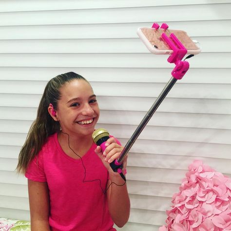 Instagram Mack Z, Kenzie Ziegler, Mackenzie Ziegler, Maddie Ziegler, Selfie Stick, Dance Moms, Kids And Parenting, Dancer, I Love