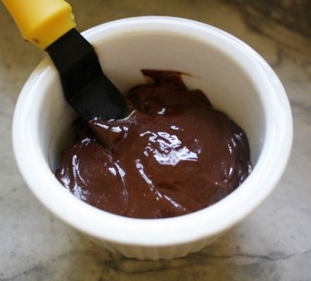 Rosie's Fudgy Evaporated Milk Frosting Recipe | Yankee Magazine Milk Frosting Recipe, Best Chocolate Fudge Frosting, Best Chocolate Fudge, Milk Frosting, Moist Yellow Cakes, Easy Frosting, Yellow Cake Recipe, Chocolate Fudge Frosting, Fudge Frosting