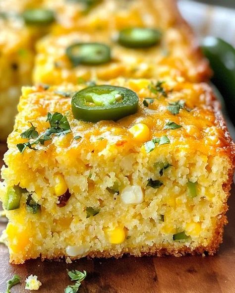 Jalapeño Cheddar Cornbread Recipe - Easy & Spicy Bread - optimal recipes Cheddar Cornbread Recipe, Jalapeño Cheddar Cornbread, Cornbread Dinner, Heavenly Dessert Recipe, Spicy Bread, Spicy Cornbread, Mexican Cornbread Recipe, Cheesecake Cupcakes Recipe, Cheesy Cornbread