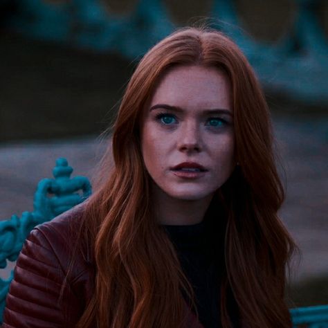 Bloom of live action Bloom Fate The Winx Saga, Mcu Oc, Winx Cosplay, Abbey Cowen, Winx Bloom, Abigail Cowen, Fate The Winx Saga, The Winx Saga, Dr Marvel