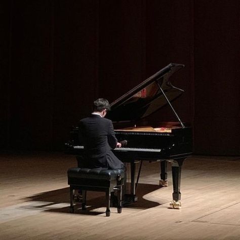 Person Playing Piano, Playing Piano Photography, Dark Academia Guys, Piano Photoshoot, Piano Photography, Piano Aesthetic, Magic Flute, Piano Recital, Old Pianos