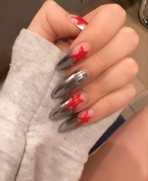 Chrome Nails With Stars, Silver Stars Nails, Nails Red Chrome, Chrome Acrylics, Nails Silver Chrome, Chrome Acrylic Nails, Chrome Nails Silver, Silver Chrome Nails, Red And Silver Nails