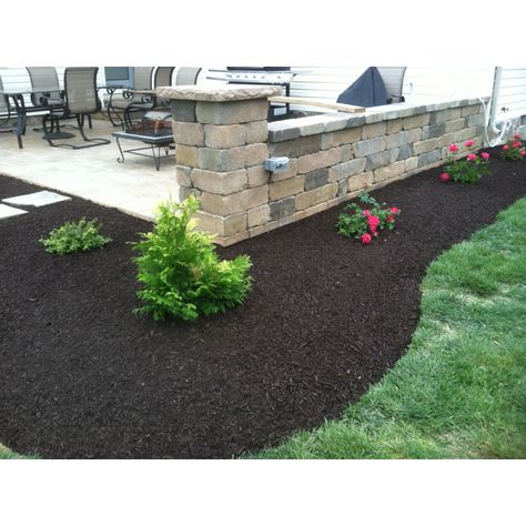 Landscape Around Cement Patio, Patio Walls Ideas, Patio Retaining Wall, Cement Patio, Patio Wall, Modern Landscape Design, Wall Seating, Brick Patios, Outside Living