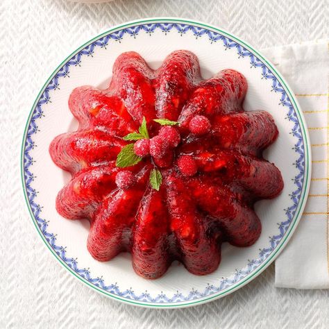 Molded Cranberry-Orange Salad Vintage Salads, Orange Salad Recipes, 70s Food, Gelatin Salad, Cranberry Salad, Jello Mold, Jello Salad, Unflavored Gelatin, Orange Salad