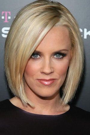 My hair has gotten so long, but I love love love this cut!! Decisions Decisions! Kort Bob, Trendy We Fryzurach, Angled Bob Haircuts, Angled Bob Hairstyles, Jenny Mccarthy, Medium Bob Hairstyles, Layered Bob Hairstyles, Long Bob Hairstyles, Keira Knightley