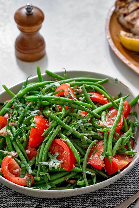 Green Bean Salad, Tomato Salad Recipes, Green Bean Salads, Green Beans And Tomatoes, Nyt Cooking, Simple Summer, Wine Vinegar, Summer Salad, Tomato Salad