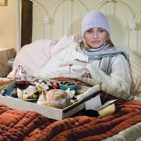 Nancy Meyers Movies, Nora Ephron, Best Christmas Movies, Nancy Meyers, Cameron Diaz, Actrices Hollywood, Holiday Movie, Work Memes, Sony Pictures