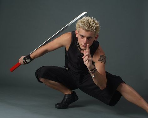 Ninja Pose by Digital-Demon-kAOSU Chino Pose Reference, Ninja Reference Pose, Dynamic Poses Swordman, Ninja Pose Reference, Pose Reference Swordman, Rage Pose Reference, Ninja Running, Ninja Poses, Ninja Pose