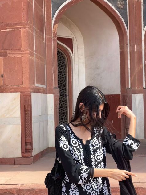 Black Chikankari Kurta Aesthetic, Black Chikankari Kurta With Jeans, Kurta Designs For Women, Kurta Neck Designs, Black Suit For Women, Desi Ootd, Pakistani Kurti Designs, Desi Casual, Desi Pinterest