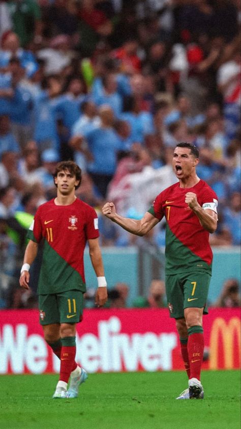 Portugal Football Team, Portugal Fc, Cute Football Players, Soccer Boyfriend, Football Boyfriend, Good Soccer Players, Messi And Ronaldo, Cristiano Ronaldo 7, Cristiano Ronaldo Cr7