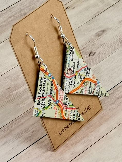 2 Variants of Upcycling Earrings map/paper Beads - Etsy Australia Recycled Paper Earrings, Paper Earrings How To Make, Recycled Art Projects Upcycling, Recycled Jewelry Upcycling, Paper Jewelry Diy, Upcycled Jewelry Diy, Paper Beads Jewelry, Diy Jewelry Recycled, Paper Beads Diy