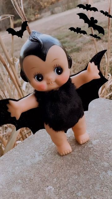 Kewpie Doll Art, Halloween Kewpie Tattoo, Vampire Kewpie, Cute Bat Illustration, Kewpie Valentine, Kewpie Cupid, Kewpie Halloween, Vintage Halloween Tattoos, Kewpie Collection