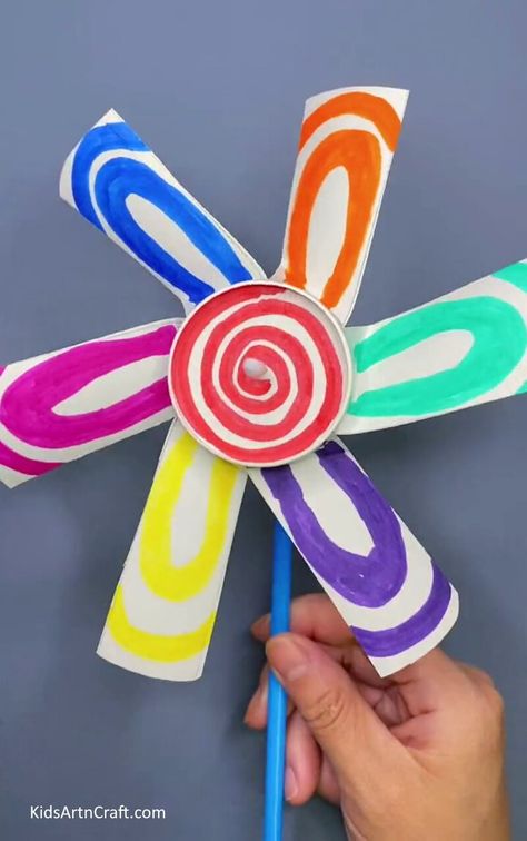 Windmill Fan, Fan Craft, Paper Fan, Crafty Kids, Paper Fans, Craft Tutorial, Craft For Kids, Flower Embroidery Designs, Recycled Crafts