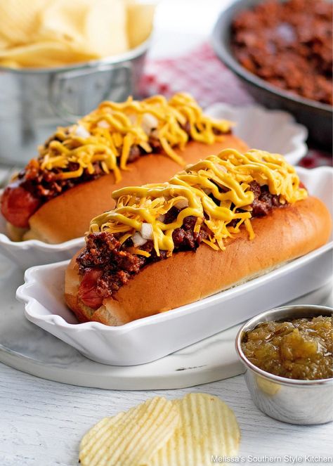 Serve this Easy Hot Dog Chili as a featured topping for hot dogs at your next backyard soiree #easyhotdogchili #chilirecipes #hotdogs #condiments #southernchili #bestchilirecipes #easygroundbeefrecipes #chilidogs #homemadechilirecipe Chili Recipe For Hot Dogs, Easy Hot Dog Chili, Backyard Soiree, Homemade Hot Dog Chili, Hotdog Chili Recipe, Homemade Hot Dogs, Chilli Dogs, Hot Dog Chili Sauce, Homemade Chili Recipe