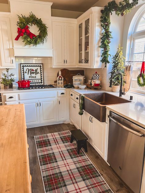 Reclaimed Wood Countertop, Christmas Kitchen Decor Ideas, Wood Countertop, Cozy Christmas Decor, Countertop Ideas, Christmas Apartment, Sleigh Bells, Christmas Decor Inspiration, Christmas Kitchen Decor