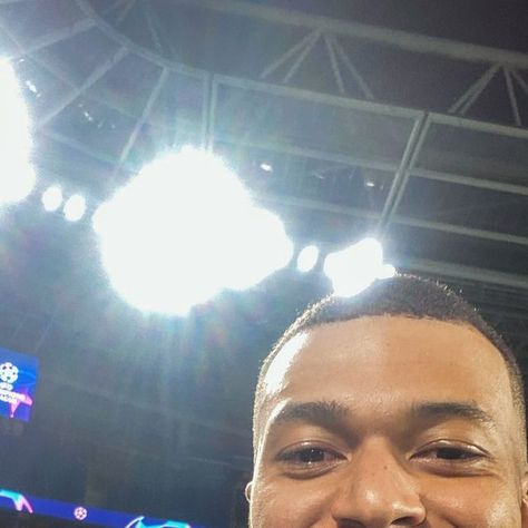 Paris Saint-Germain on Instagram: "Selfie from the man of the match 🤳  ✨ @k.mbappe" Mbappe Pfp Icon, Mbappe Pfp Funny, Mbappe Aesthetic, Mbappe Profile Pictures, Mbappe Pfp, Kylian Mbappe World Cup, Kylian Mbappe Wallpaper, Mbappe Wallpapers, Mbappe Selfie